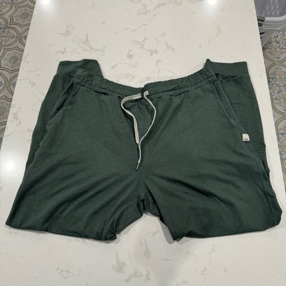 Vuori Performance Jogger -  Women's DreamKnit™ Joggers - Green Heather - Picture 2 of 5